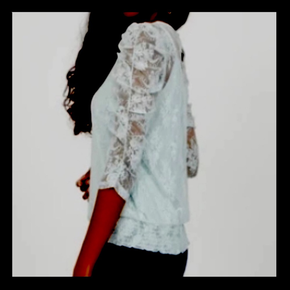 🍒 🆕 SUZY SHIER Lace Top w/ Ruched Sleeves !!!